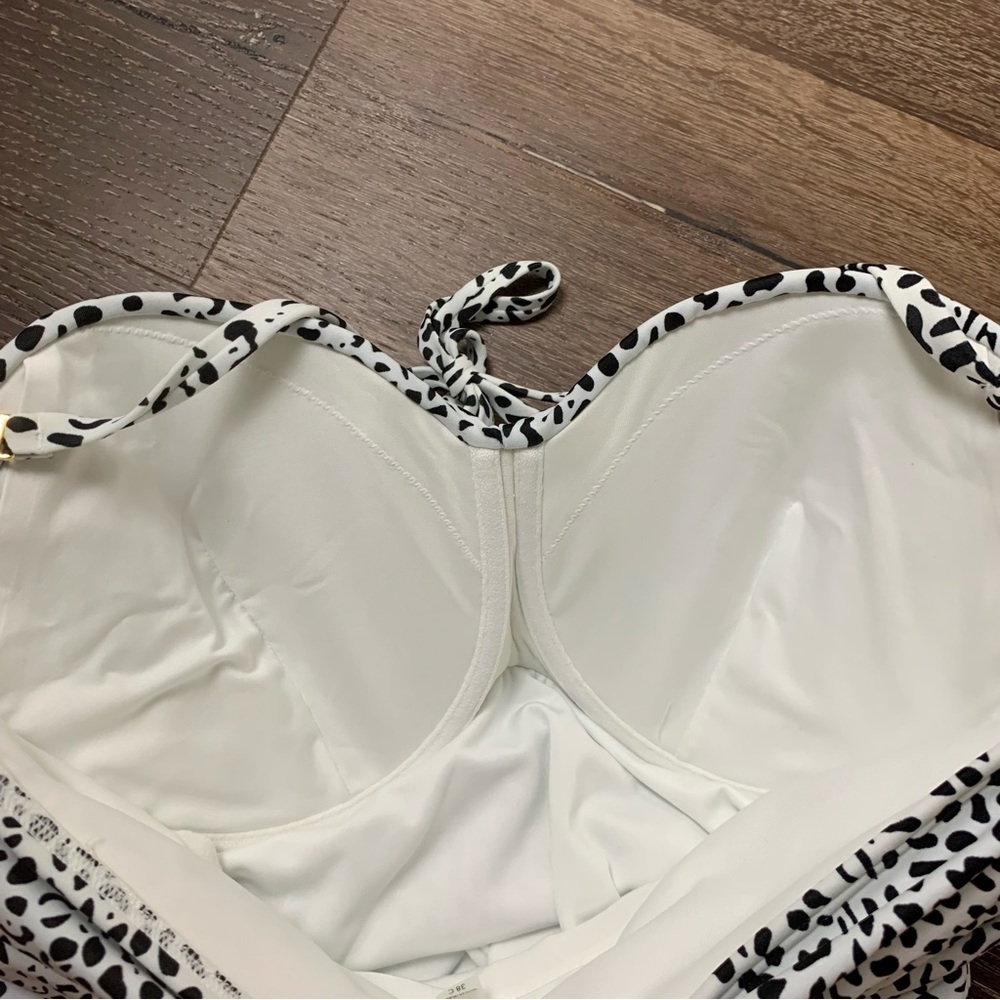 Victoria’s Secret Womens white black printed ruched one piece swimsuit 38C - Picture 4 of 9